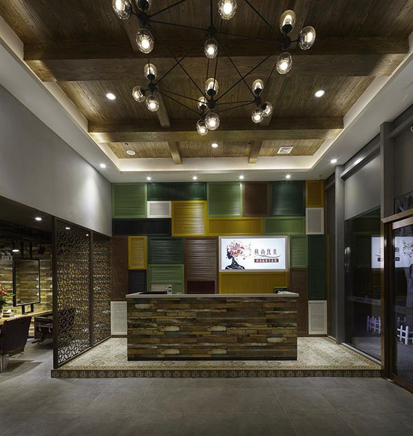 特色復古風格美容店前臺設(shè)計圖