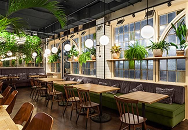 裝修公司認(rèn)為合肥餐飲店裝修餐廳翻新怎么設(shè)計(jì)比較好？