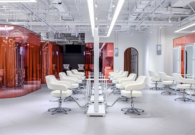 合肥美發(fā)店設(shè)計(jì)，如何巧妙利用裝修來吸引顧客主動(dòng)進(jìn)店?